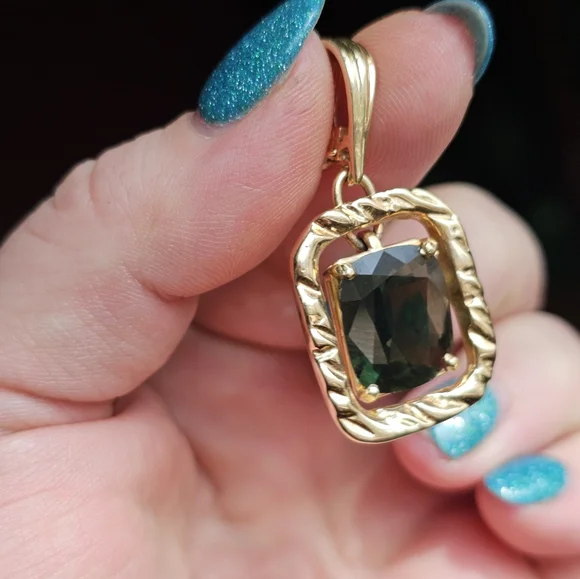 14k green sapphire pendant. Stamped 14k and tested. Green sapphire tested on gem - Picture 2 of 9